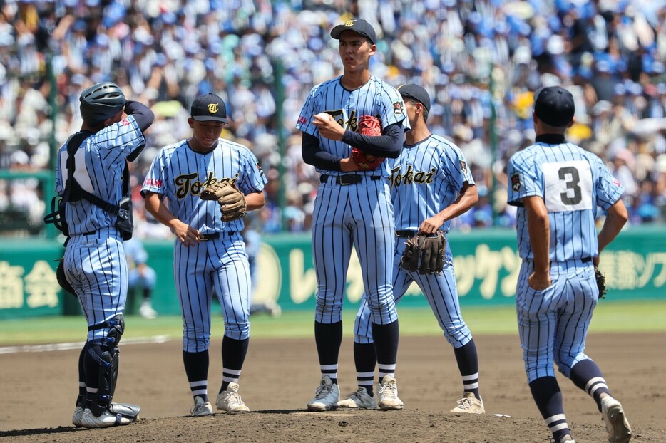 初戦を快勝で飾った東海大相模の選手達