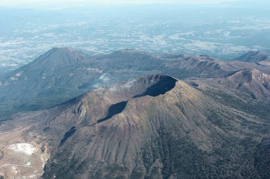 鹿児島、宮崎の両県にまたがる霧島連山・韓国岳