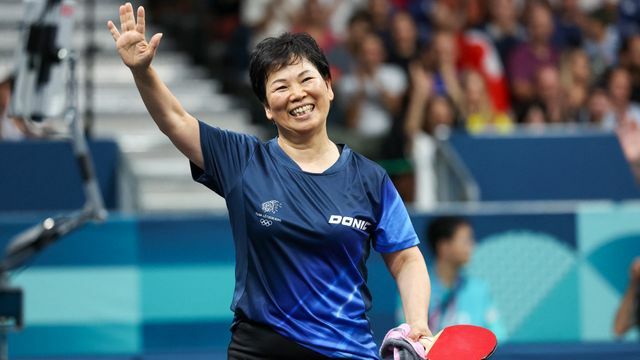 61歳で出場したルクセンブルク代表のニー・シャーリエン選手(写真：ロイター/アフロ)