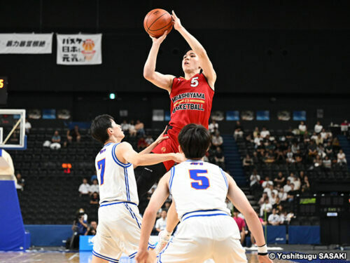 決勝戦でも存在感を示した東山の瀬川琉久［写真］＝佐々木啓次