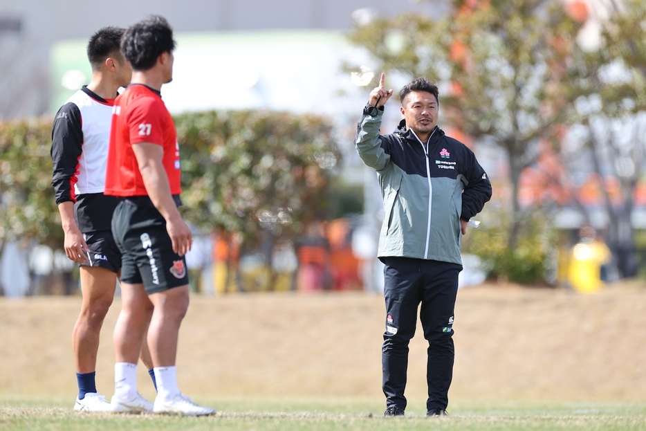 今年2月の男子15人制トレーニングスコッド合宿でスポットコーチを務めた伊藤宏明氏（撮影：松本かおり）