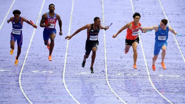 男子400mリレー決勝　日本は5位(写真：ロイター/アフロ)