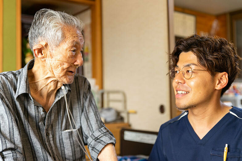 糟谷さんは理学療法士として、長年医療現場に携わっている（写真提供／シンクハピネス）