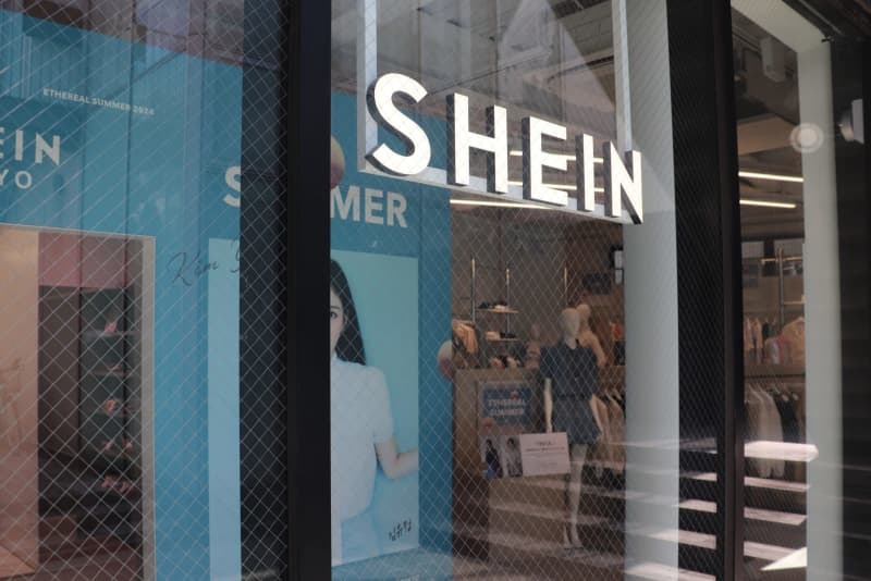 ファッションの街として知られる東京・原宿にあるＳＨＥＩＮの店舗＝６月