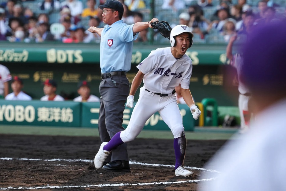 勝ち越しのホームを踏んだ代走の藤田 大輔（撮影：太田裕史）