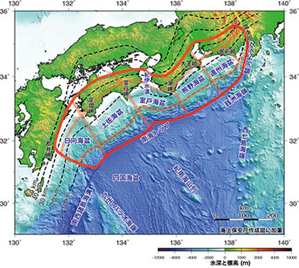 南海トラフ地震の震源域（赤い線）（政府地震本部提供）