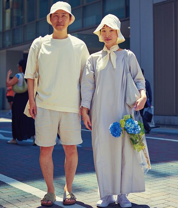 Tシャツ、ショーツ＝ともにヨリ　サンダル＝ビルケンシュトック　ハット＝キジマタカユキ