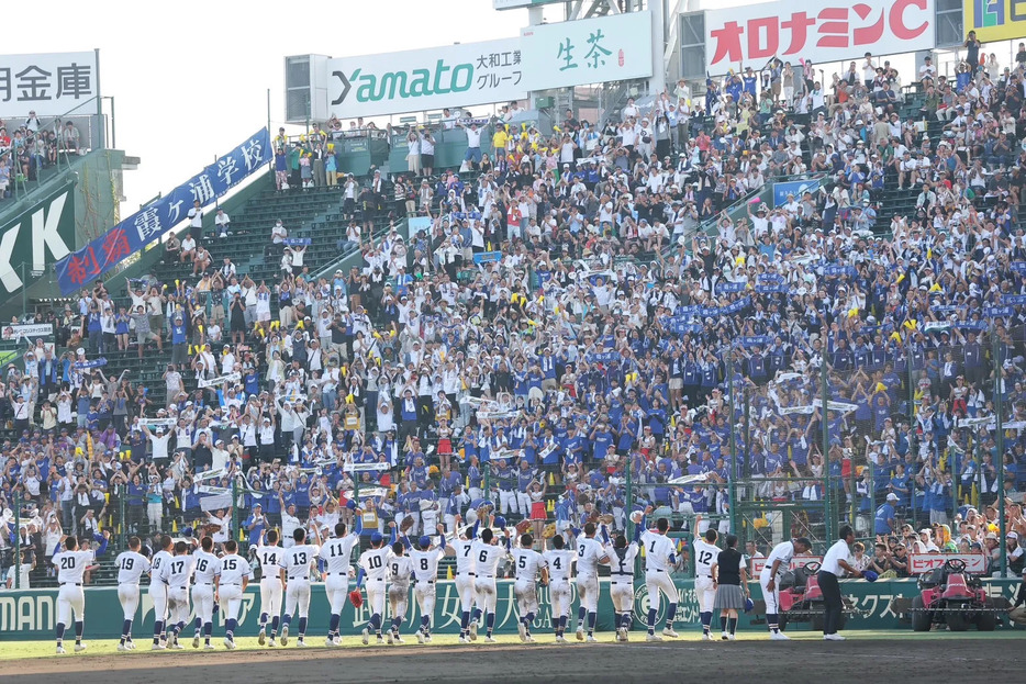 甲子園初勝利をあげた霞ヶ浦の選手達（撮影：柳瀨心祐）