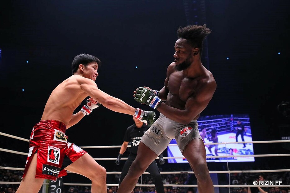 2019年大晦日に朝倉海とケイプが対戦。ベルトを獲得したケイプはUFCで階級を下げフライ級で参戦中