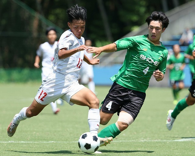 昌平（緑）が神村学園（白）との激闘を制し、夏の日本一に。写真：滝川敏之