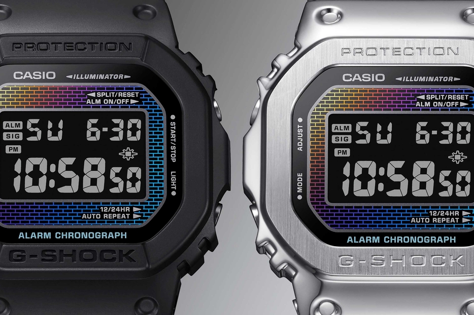 DW-5600RW（左）とメタルベゼルのGM-5600RW（右）のガラス印刷は、レインボーカラーのグラデーション蒸着によりレンガパターンをデザイン。