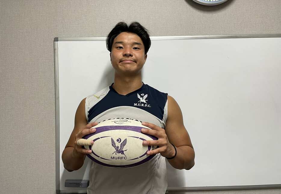 178㌢、85㌔の金昂平。アウル洛南JRFC、伏見中、大阪朝高を経て明大に進学。4年生になった