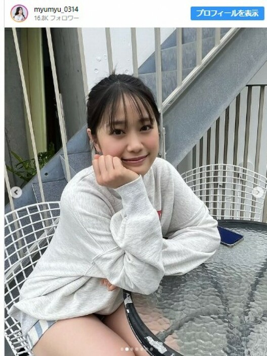 ショートパンツ姿がかわいい森山未唯　※「森山未唯」インスタグラム