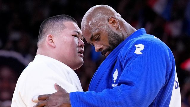 左から柔道混合団体で戦った斉藤立選手とフランスのテディ・リネール選手(写真:AP/アフロ)