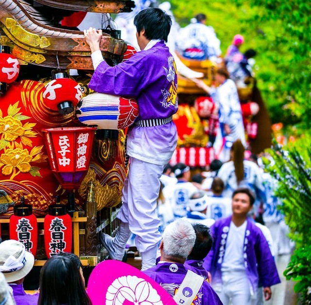 お神輿の上に人がのっていたら…AIはどう認識するのでしょうか　※画像はイメージです／実際のお祭りの光景ではありません（beeboys（/stock.adobe.com））