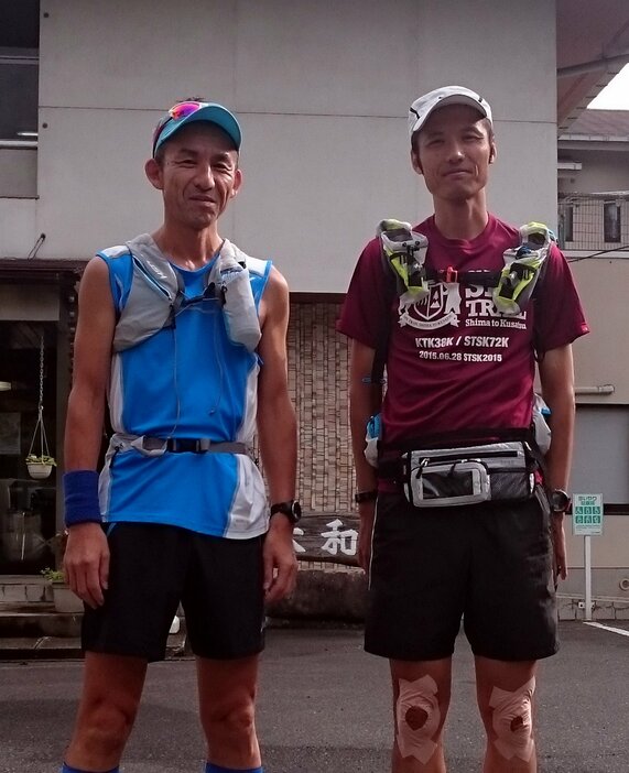 写真に納まる中村さん㊧と三上さん（2017年9月）