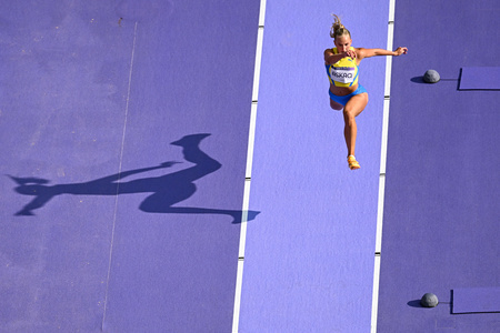 パリ五輪、陸上女子三段跳び予選に臨むスウェーデンのマヤ・オースカグ（2024年8月2日撮影）。