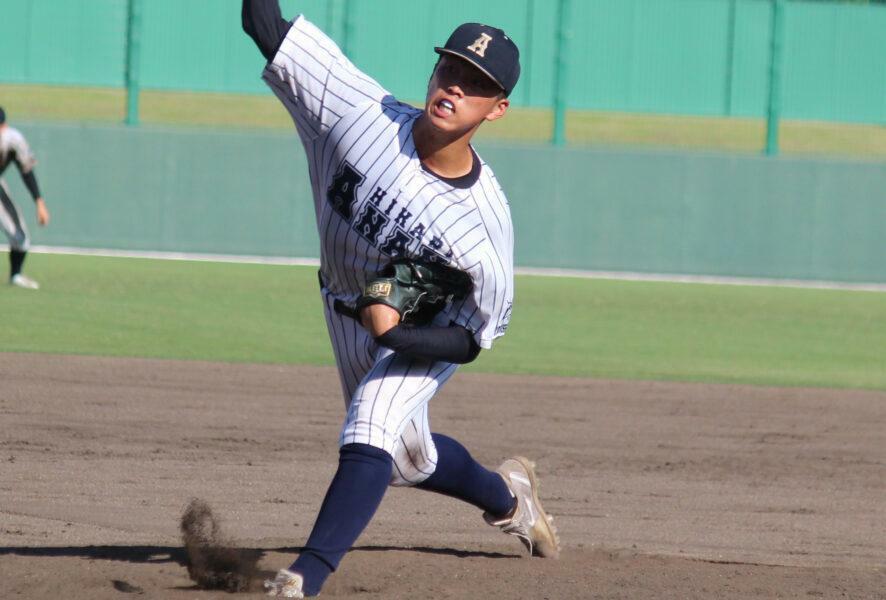 徳島大会決勝・鳴門渦潮戦で力投する吉岡暖（阿南光）