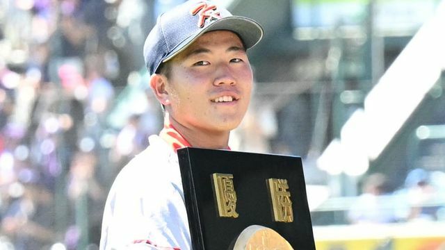 京都国際の中崎琉生投手（写真：日刊スポーツ/アフロ）