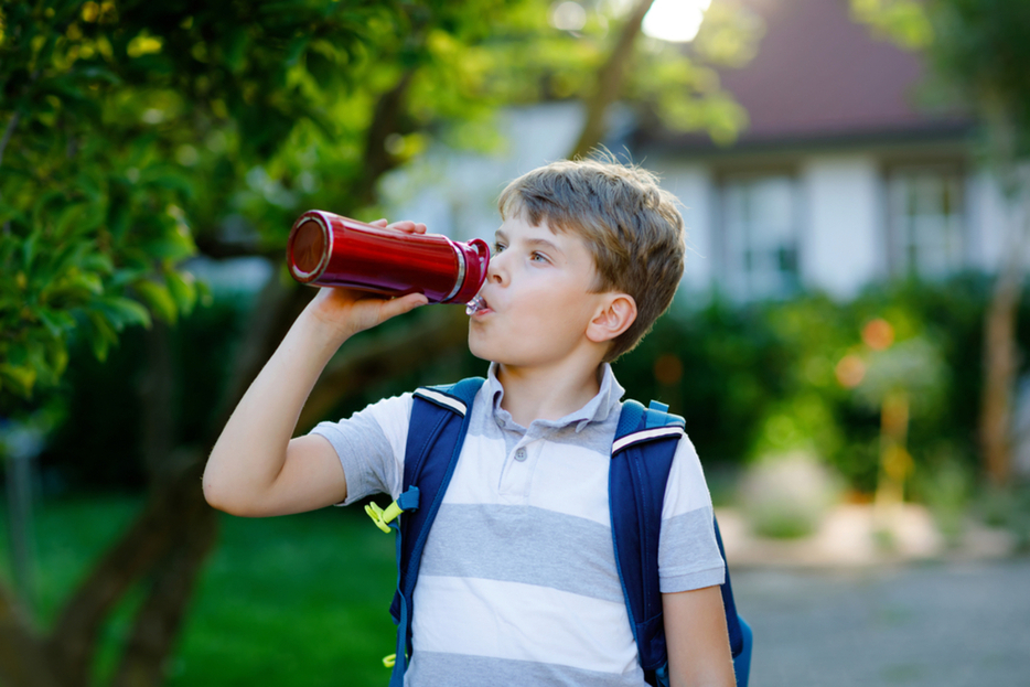 子どもが3人とも学校に「お茶」を持っていくのですが、沸かしてもすぐになくなります。「ペットボトル」で購入したほうがいいでしょうか？