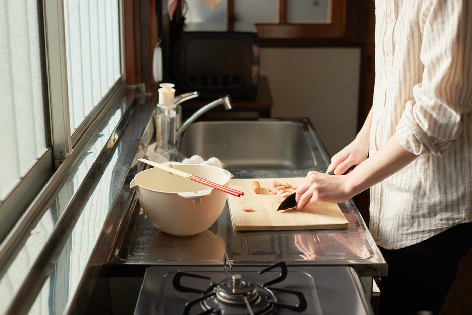 物価高で食費の負担は重くなっている（写真：アフロ）