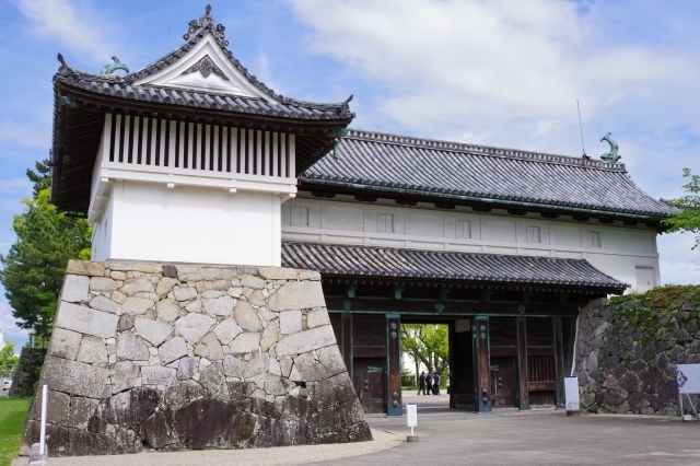 龍造寺氏が築き、のちに鍋島氏が改修し、江戸時代を通し、佐賀の中心となった佐賀城。