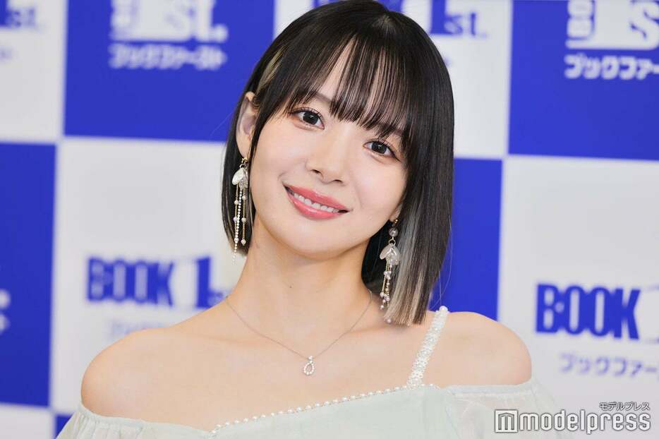 「岡田紗佳写真集 おかぴのぴ」発売記念プレス取材会に出席した岡田紗佳