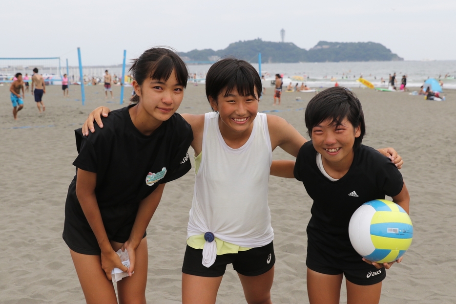 西浜中3年生時に出場した湘南藤沢カップで、涙する後輩たちと一緒に（中央が福田）