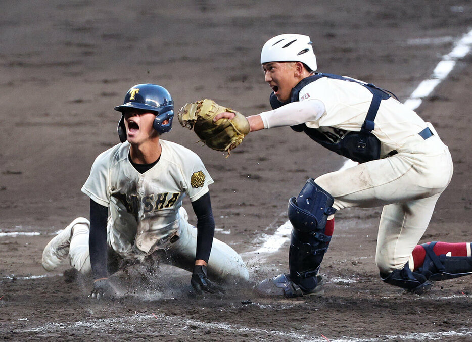 伝統校同士の一戦は、最後の最後まで勝敗の行方が分からない白熱した試合だった