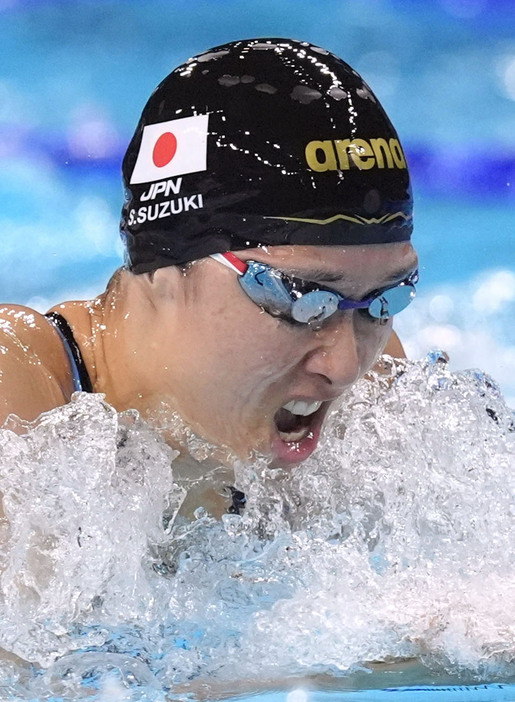 女子200メートル平泳ぎ準決勝　力泳する鈴木聡美＝パリ郊外（共同）