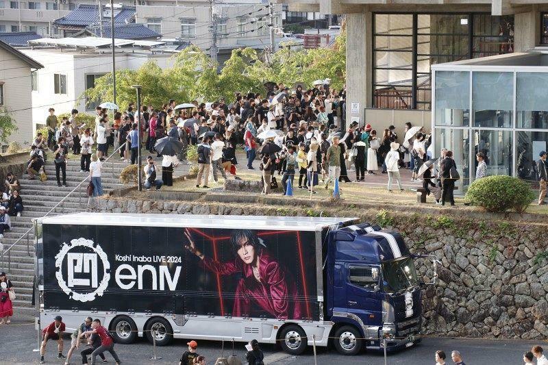 大勢のファンが詰めかけた津山文化センター