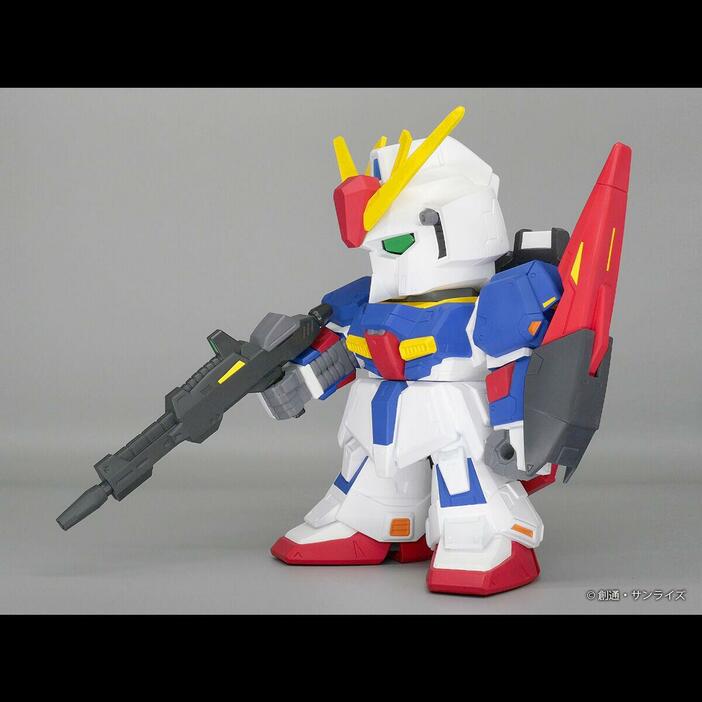 「機動戦士Zガンダム」のZガンダムのフィギュア「ジャンボソフビフィギュアSD MSZ-006 Zガンダム -SDガンダム-」（c）創通・サンライズ