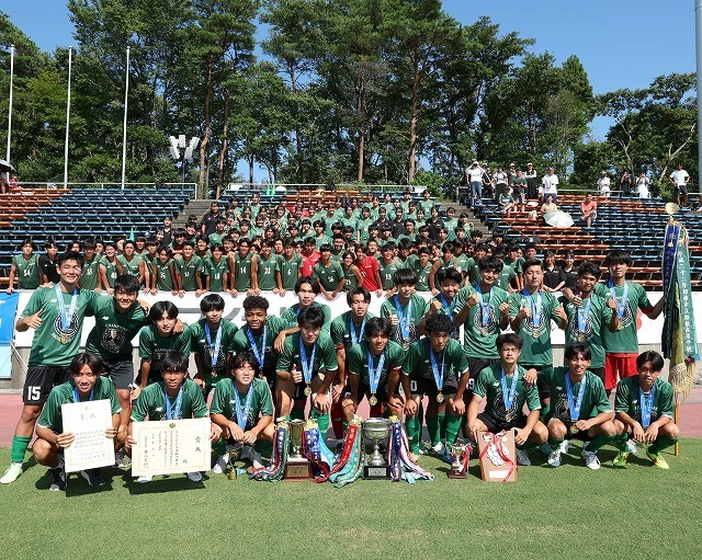 昌平が神村学園との撃ち合いを制して優勝。同校初の日本一に輝いた。写真：滝川敏之