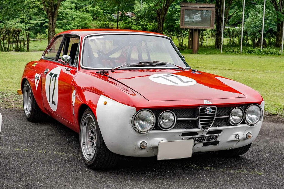 アルファ ロメオ 2000GTV：主催する佐々木賢一さんの愛車は1972年製。新車時から大切にされていた当時82歳の女性オーナーから譲り受けて23年だそうだ