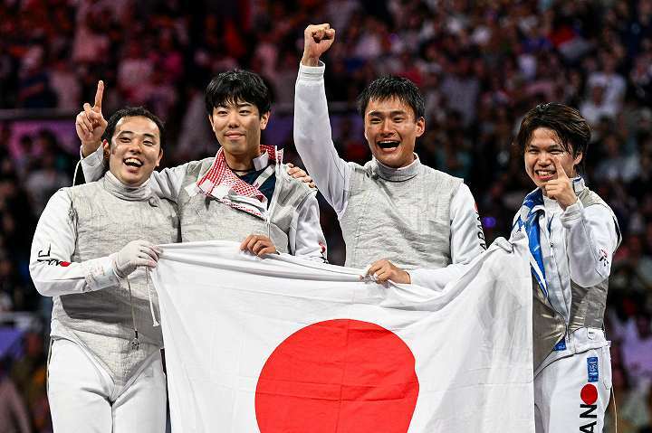 フェンシング男子フルーレ団体決勝で日本がイタリアを破り、金メダルを獲得した。(C)Getty Images