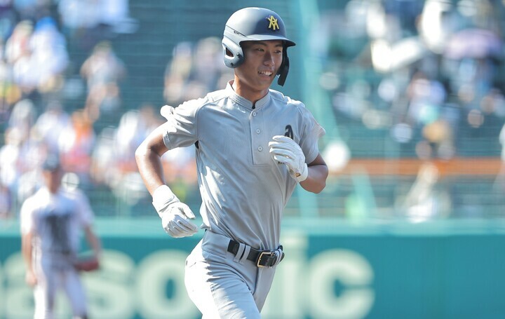 青森山田は佐藤洸の一発を含め11安打の猛攻で９得点。長野日大に圧勝した。写真：THE DIGEST写真部