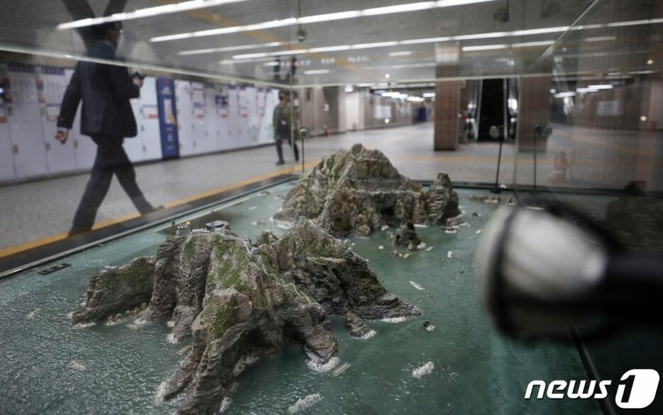 ソウル・安国駅に設置されていた「独島」模型(c)news1