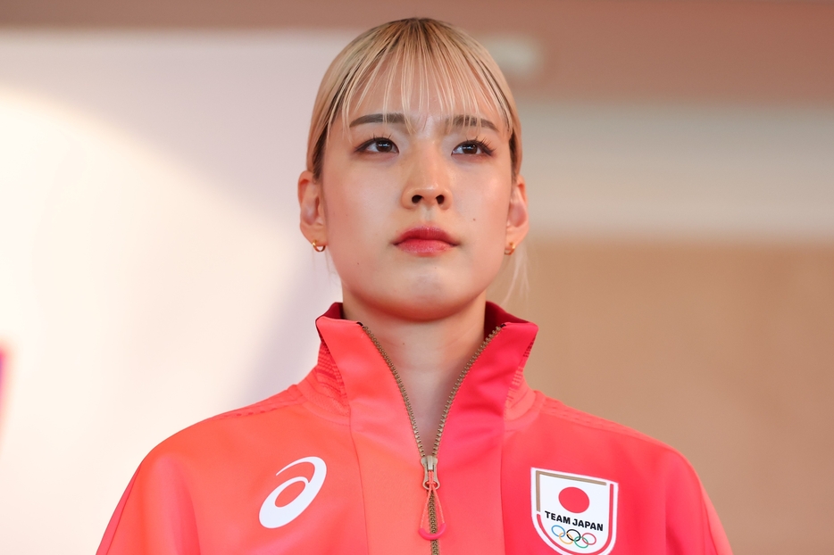 パリ五輪のフェンシング女子サーブル団体で銅メダルを獲得した江村美咲。写真：長田洋平/アフロスポーツ