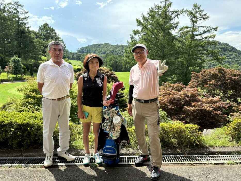 甲府国際CCで左が出口猛さん、中が齋藤えつ子さん、右が木村