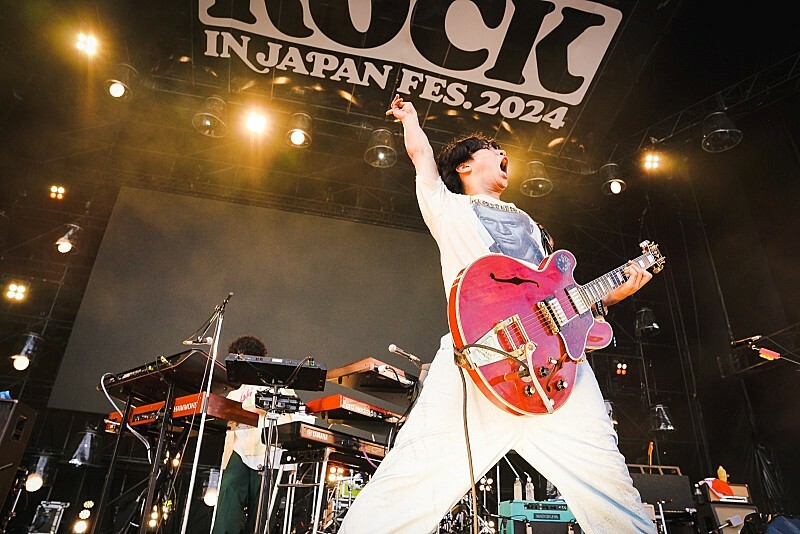 ＜ライブレポート＞マカロニえんぴつ、“マカロック”で会場を太陽以上に熱くした【ROCK IN JAPAN FESTIVAL 2024】