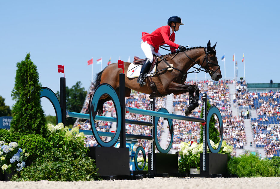 パリ五輪総合馬術の団体で銅メダルを獲得した戸本一真選手（写真：PA Images/アフロ）