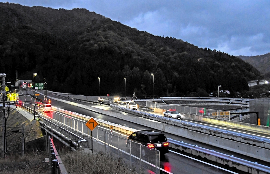 中部縦貫自動車道大野油坂道路＝2023年10月撮影、福井県大野市