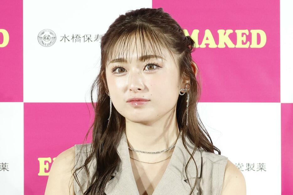 まつげ美容液「EMAKED新CM＆新パッケージ発表会」に出席したゆうちゃみさん