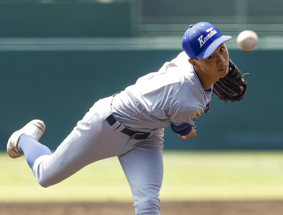 大阪桐蔭戦に先発した小松大谷・西川＝甲子園