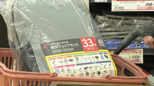 南海トラフ「巨大地震注意」発表受け…多くの人が防災・備蓄品も買い求める