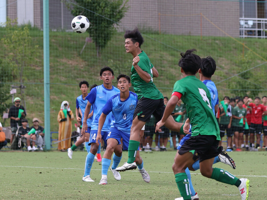 後半34分、昌平高DF中松陽太(3年=大宮アルディージャU15出身)が同点ヘッド(Manabu TAKAHASHI)