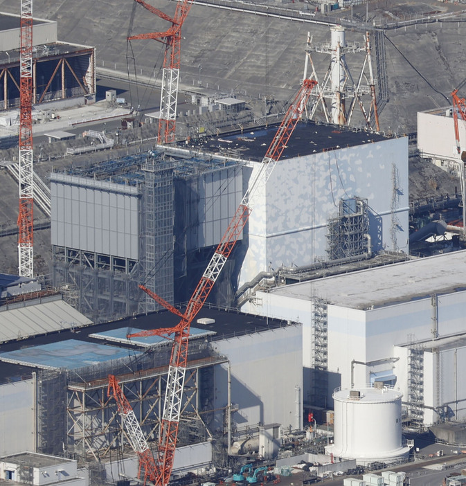 東京電力福島第1原発の2号機＝2月