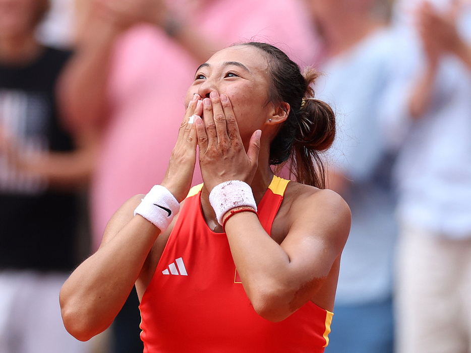 「2024パリ五輪テニス競技」（フランス・パリ）で初めて世界ナンバーワンを倒して決勝進出を決めたジェン・チンウェン（中国）（Getty Images）