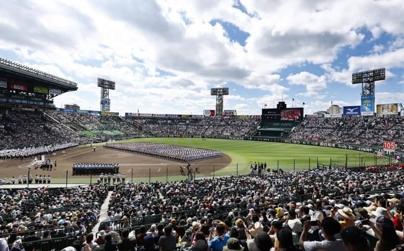 甲子園球場＝２０２３年８月