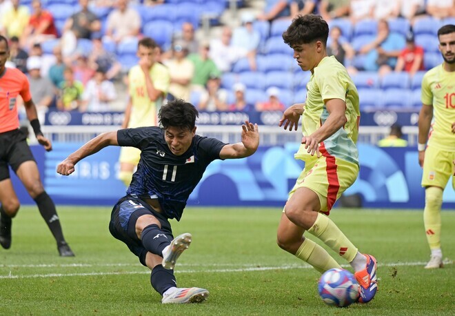 ゴ―ルが取り消された細谷。写真：金子拓弥 (サッカーダイジェスト写真部／JMPA代表撮影)